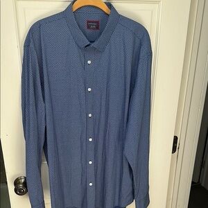 UNTUCKit Blue Casual Button Down Shirt with Micro-Pattern